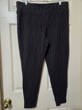 Terra & Sky Black Dot-Print Leggings